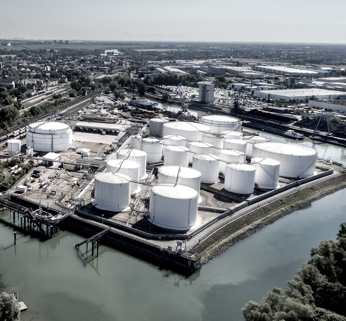 Measuring Moisture Contamination in Hydrogen-Cooled Electric Generators